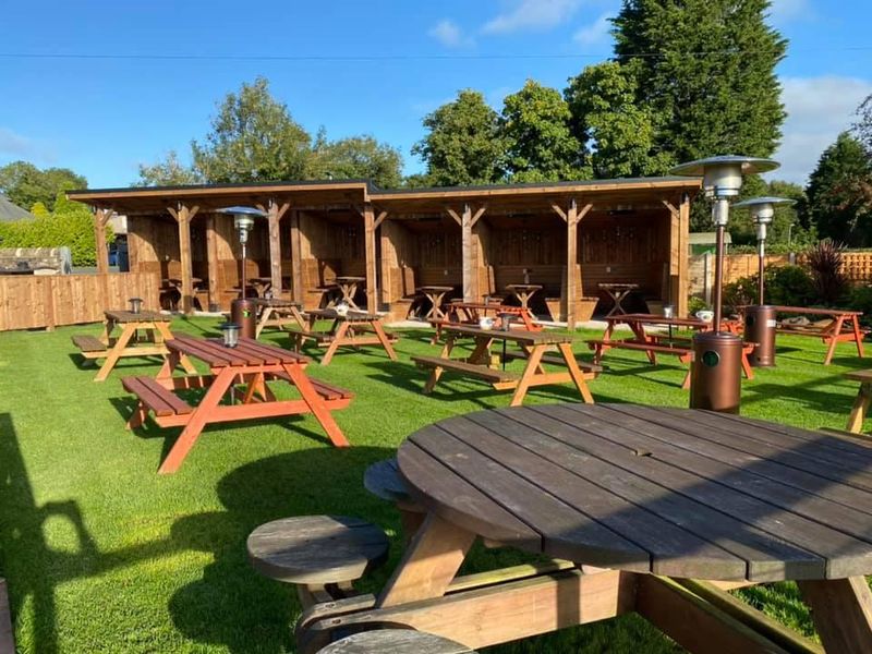 Outdoor Seating Hinds Head FB. (Pub, External). Published on 26-01-2022