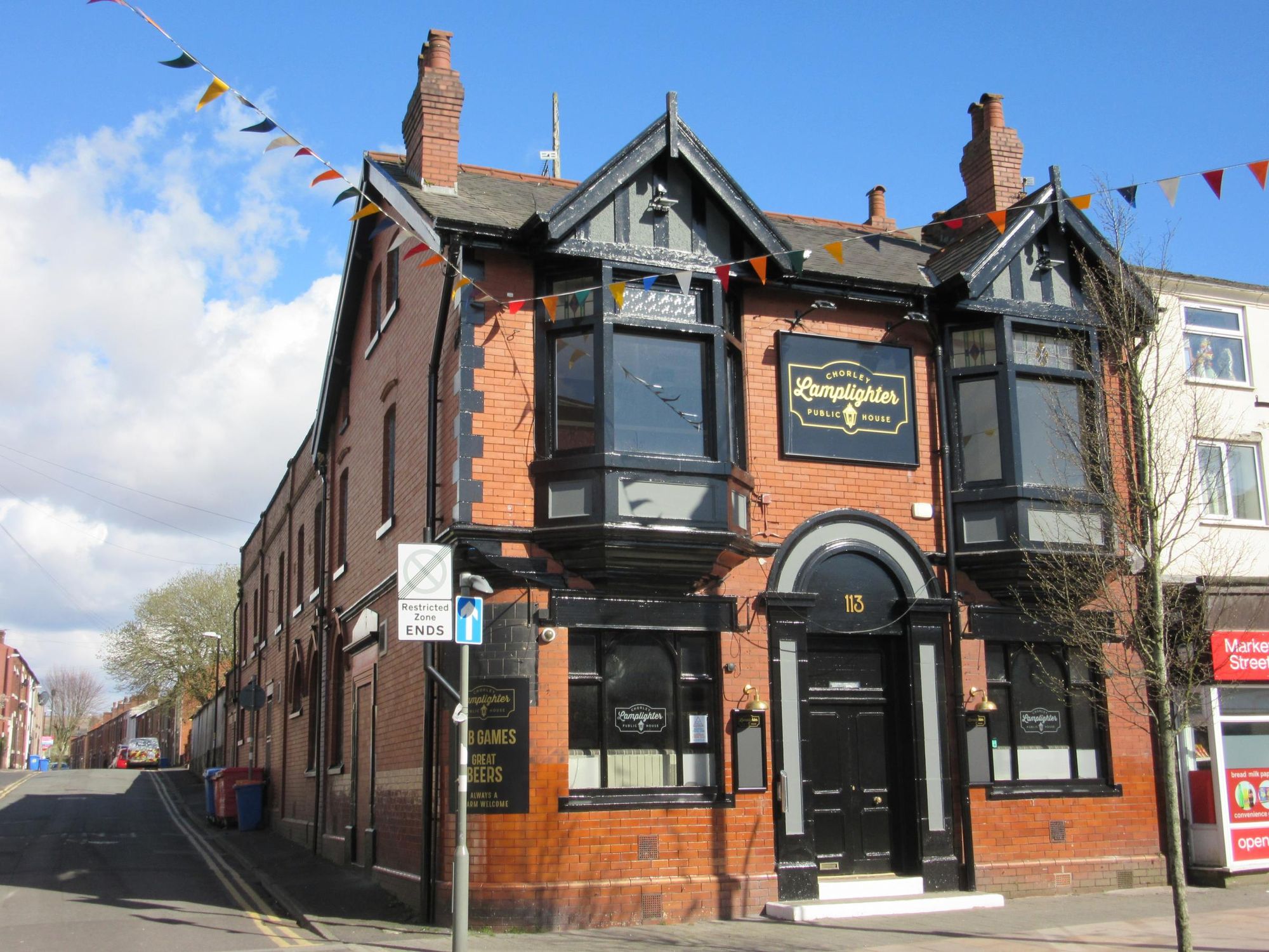 Lamplighter 11.04.2021. (Pub, External, Sign, Key). Published on 11-04-2021