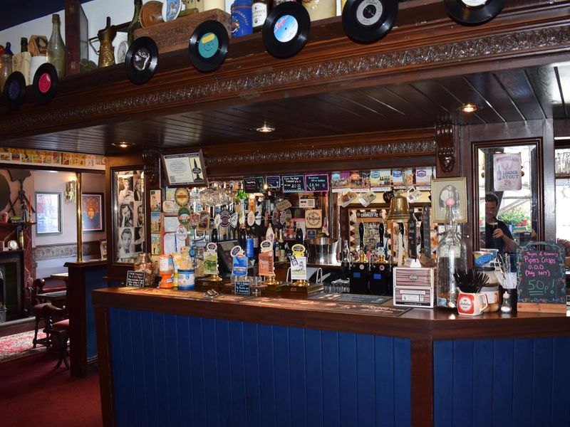 Prince of Wales, Cowling - Bar 13.7.17. (Pub, Bar). Published on 13-07-2017