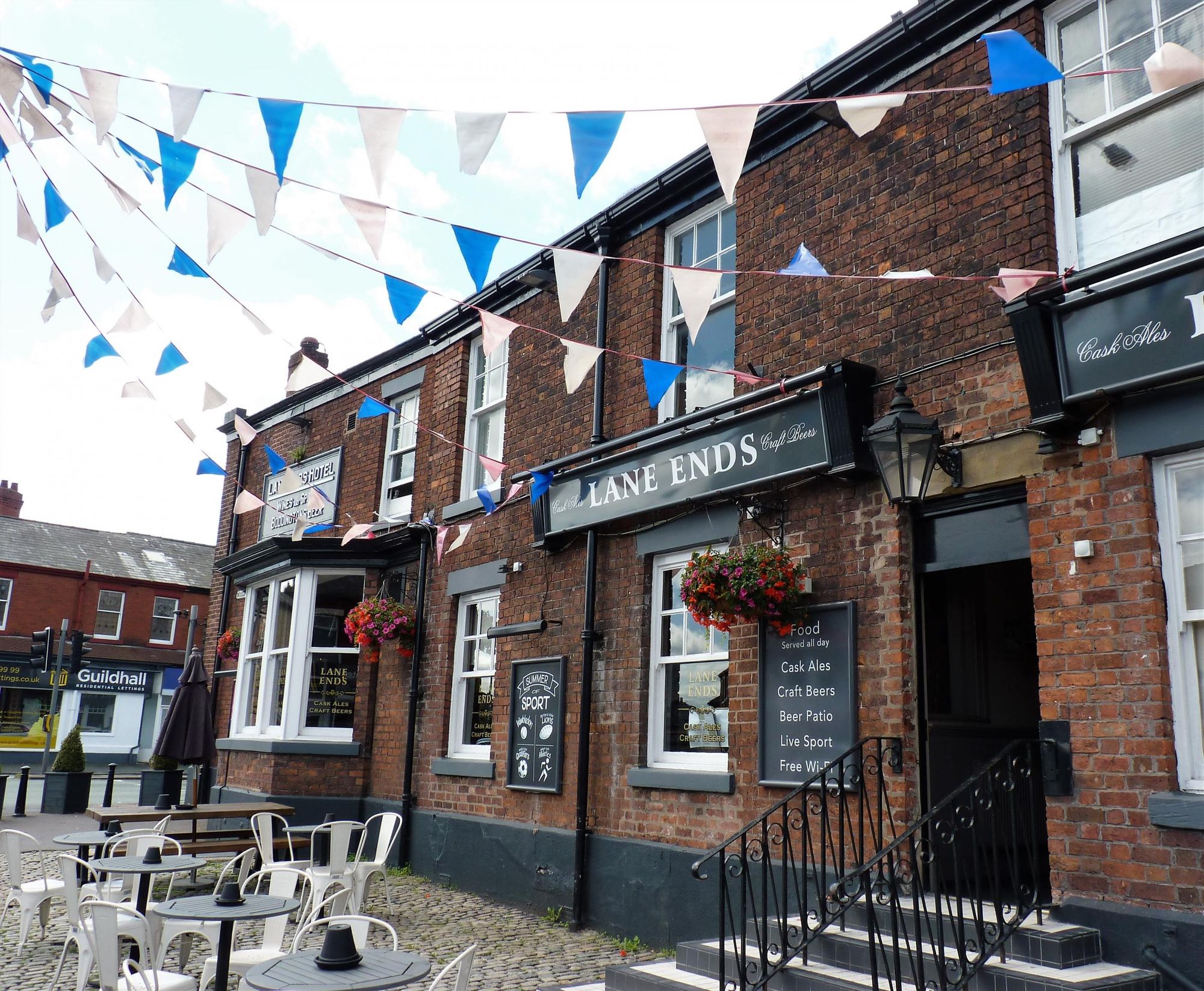 Lane Ends, Preston July 2017. (Pub, External). Published on 20-07-2017