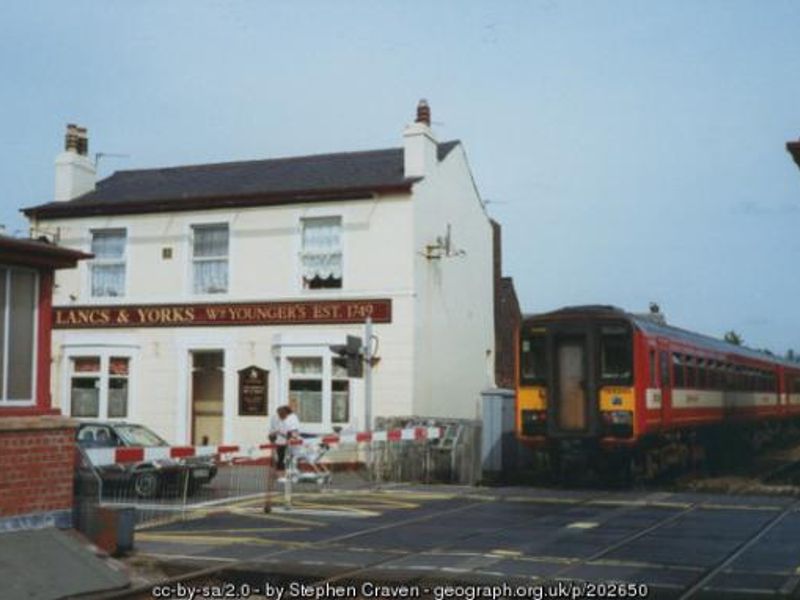 Lancs & Yorks, Bamber Bridge. (Pub, External). Published on 22-07-2015