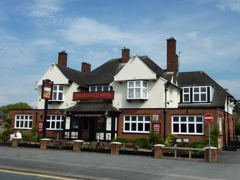 Broadfield Arms, Leyland, July 2017 (D Sherliker). (Pub, External, Key). Published on 11-07-2017 