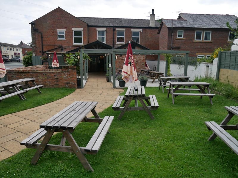 Red Lion, Longton 2 August 2022 DS. (Pub, Garden). Published on 24-08-2022