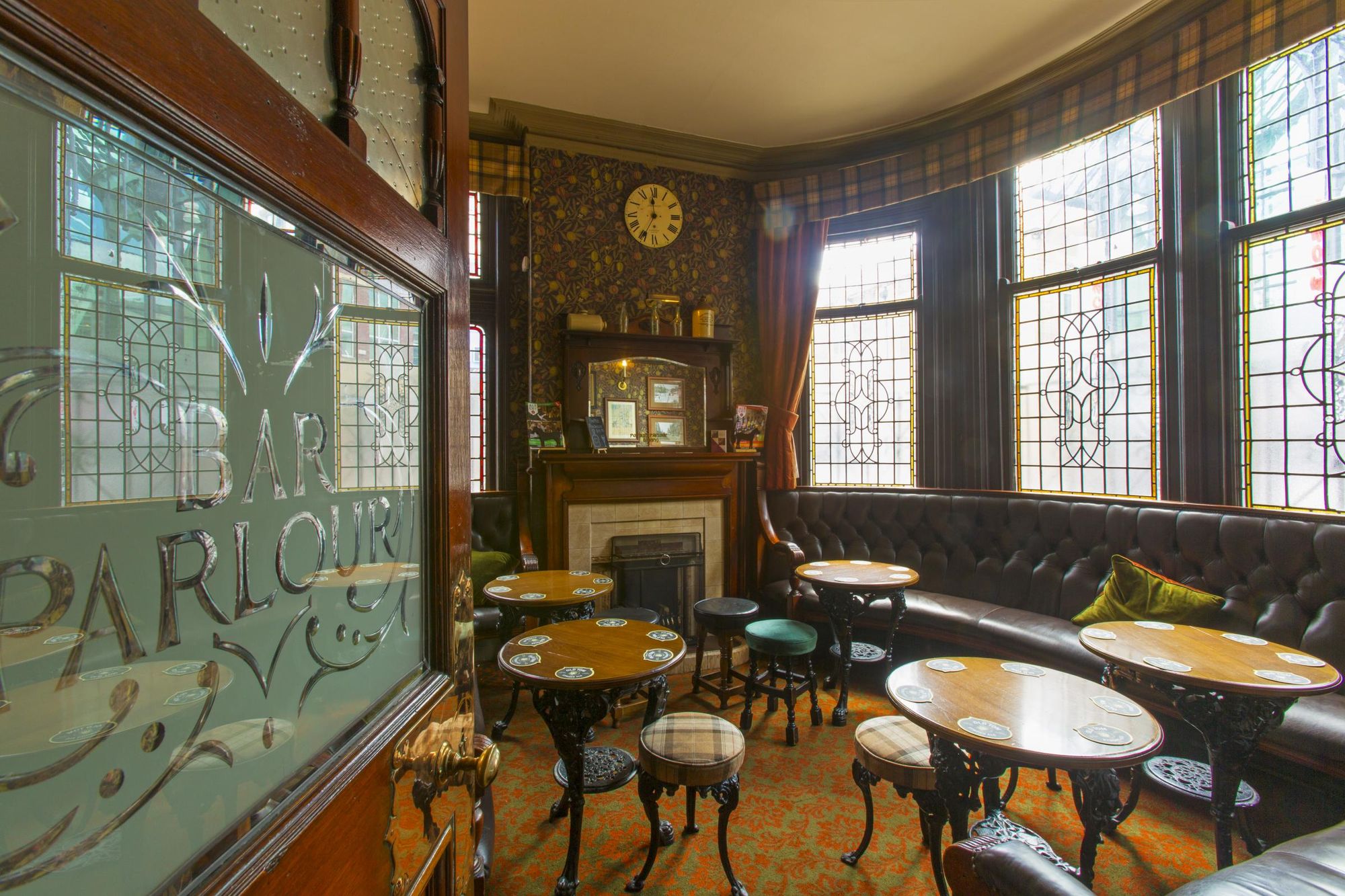 Black Horse Parlour David Toase. (Pub). Published on 26-03-2022