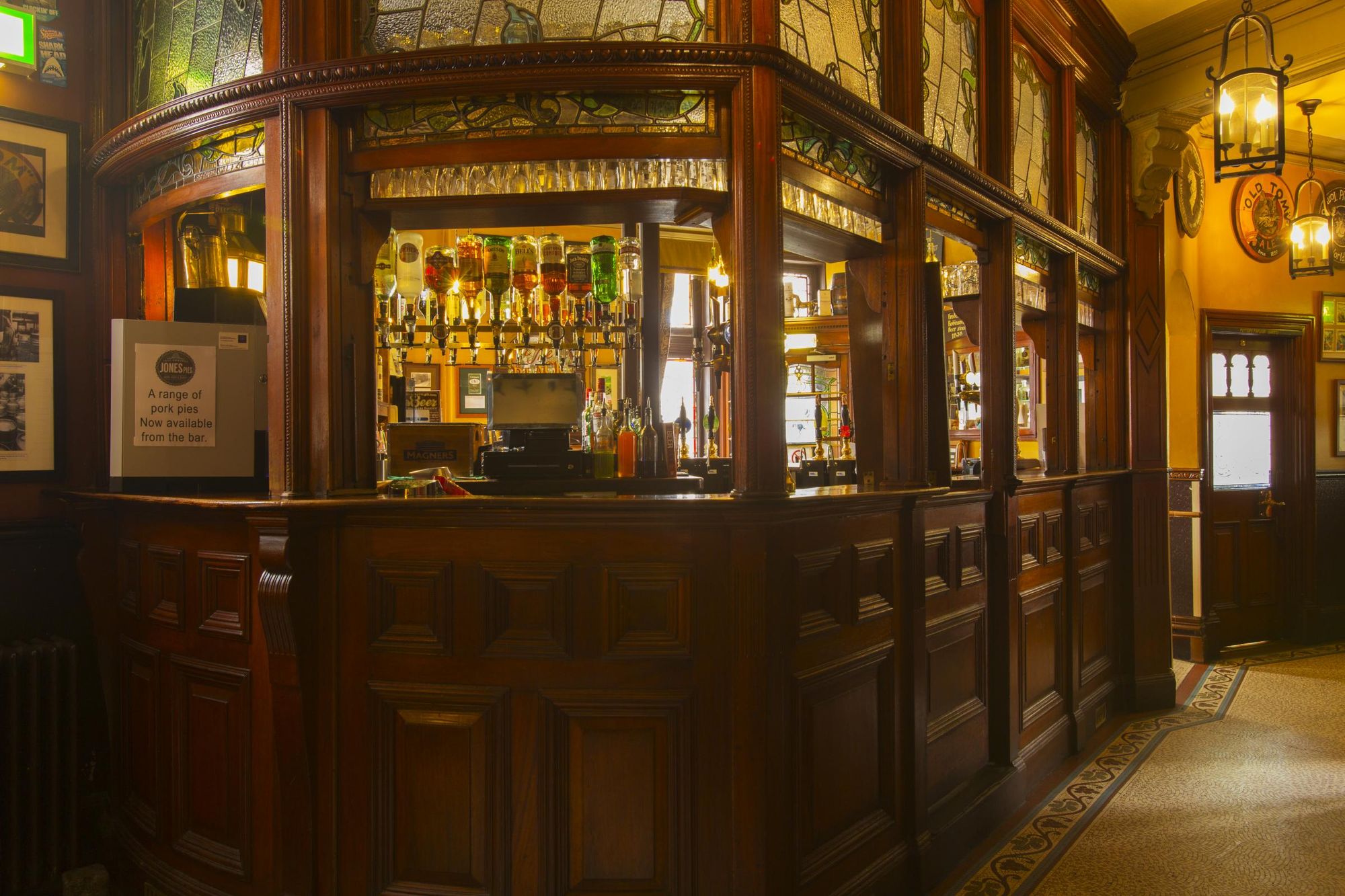 Black Horse Inner Bar David Toase. (Pub, Bar). Published on 26-03-2022