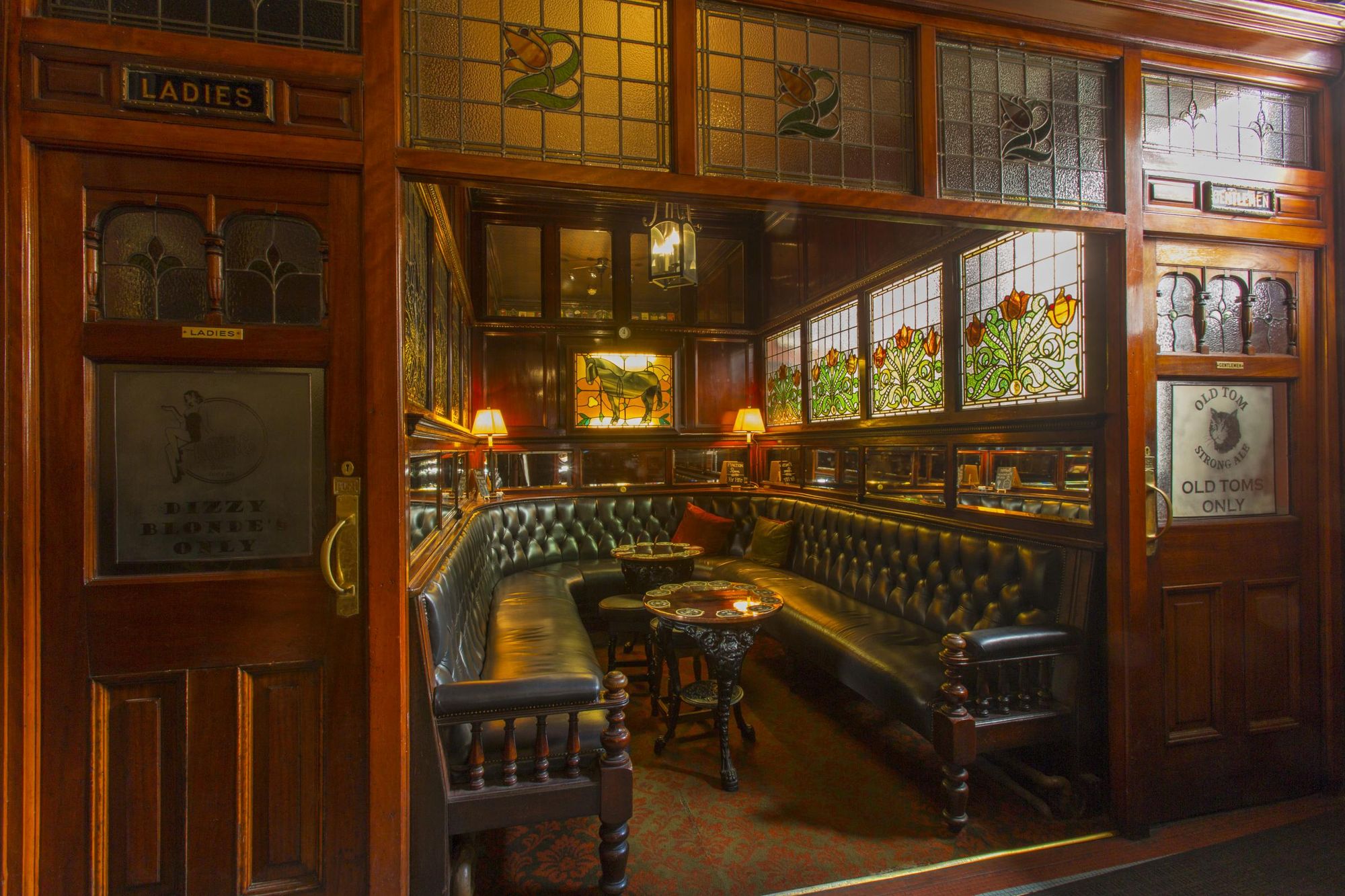 Black Horse Hall of Mirrors David Toase. (Pub). Published on 26-03-2022