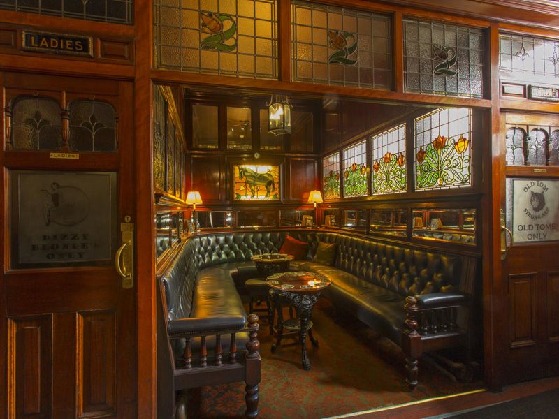 Black Horse Hall of Mirrors David Toase. (Pub). Published on 26-03-2022