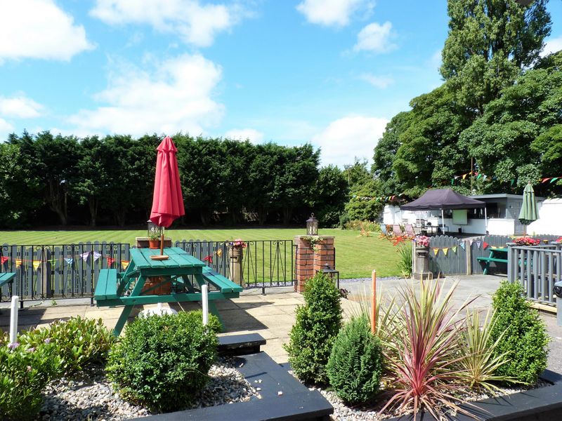 Plungington Hotel, Preston, July 2017. (Garden). Published on 20-07-2017 