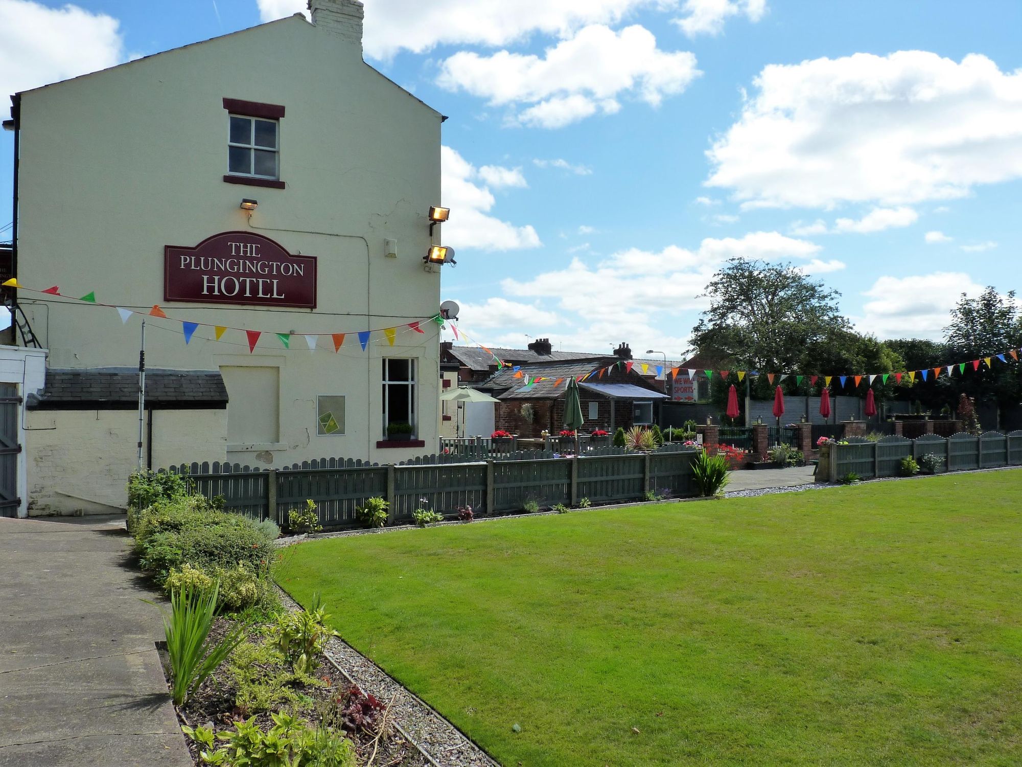 Plungington Hotel, Preston, July 2017. (Pub, Garden). Published on 20-07-2017