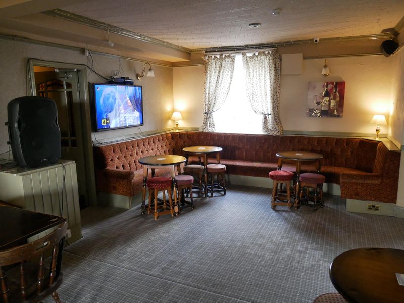 White Horse 4 Oct 2022 DS. (Pub). Published on 13-10-2022