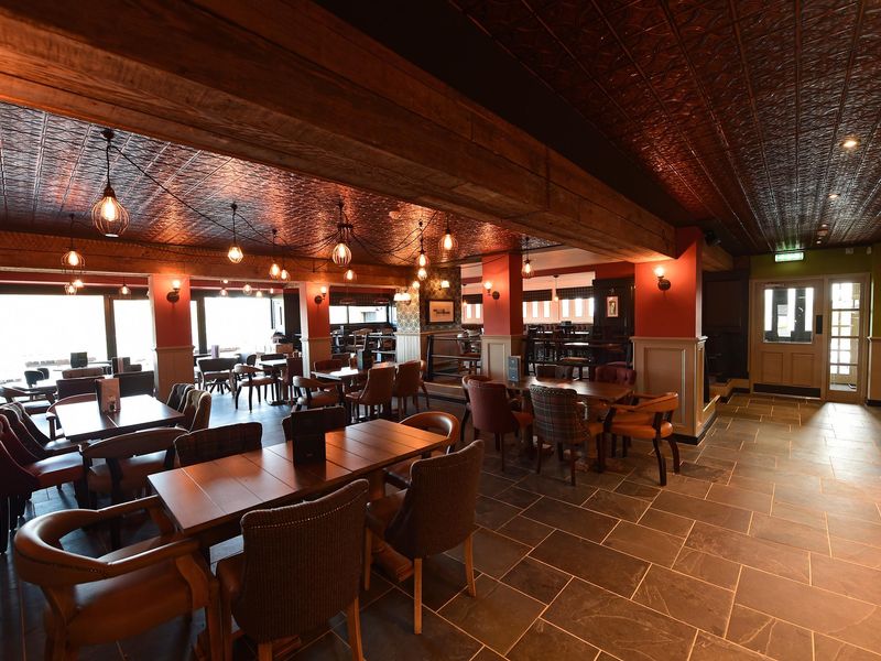 Grill & Grain - dinign area. (Pub, Restaurant). Published on 29-11-2016