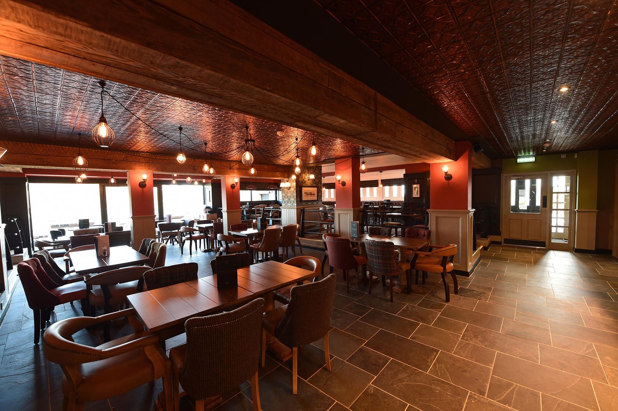 Grill & Grain - dinign area. (Pub, Restaurant). Published on 29-11-2016