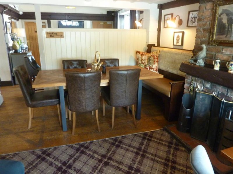 Rose & Crown Ulnes Walton internal 1 May 2022 DS. (Pub). Published on 11-05-2022