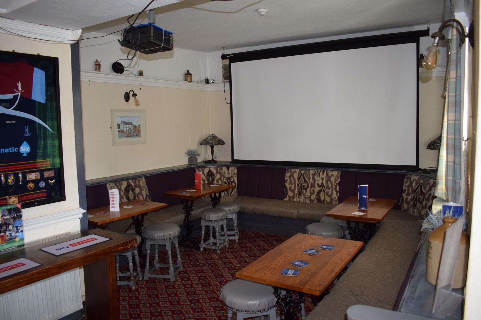 Dog Inn, Whittle, lounge 5.5.22. Published on 05-05-2022