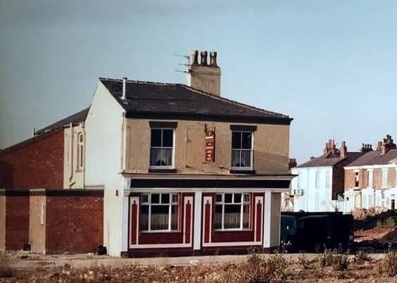 Princess Alice c.1984 courtesy of Paul Melling. (Pub, External). Published on 22-08-2020