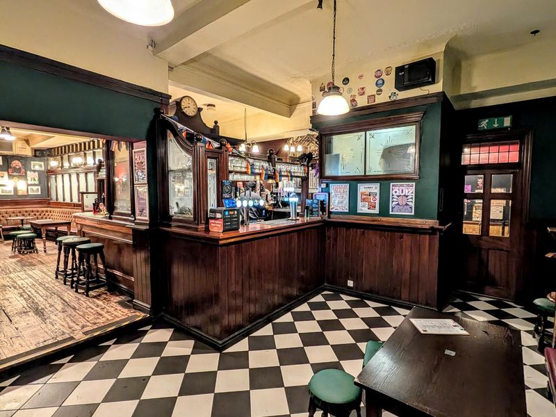 (Pub, Bar). Published on 30-11-2025 