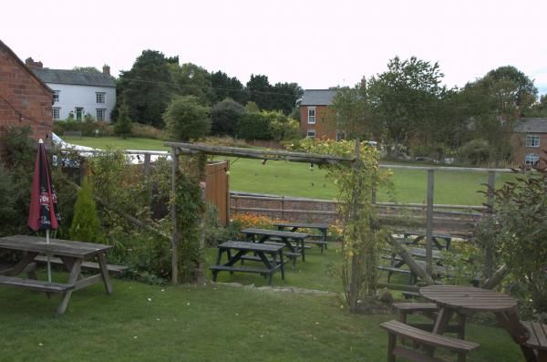 Chandlers Arms, Shearsby. (Garden). Published on 11-09-2013