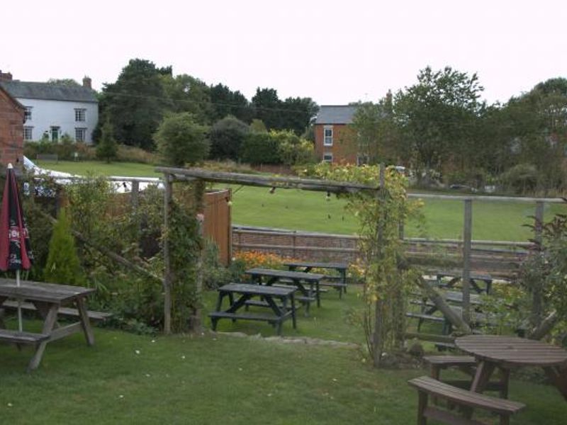 Chandlers Arms, Shearsby. (Garden). Published on 11-09-2013 