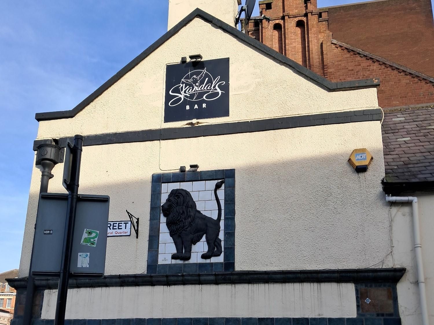 'Black Lion' plaque on gable end. (Pub, External, Sign). Published on 24-02-2026