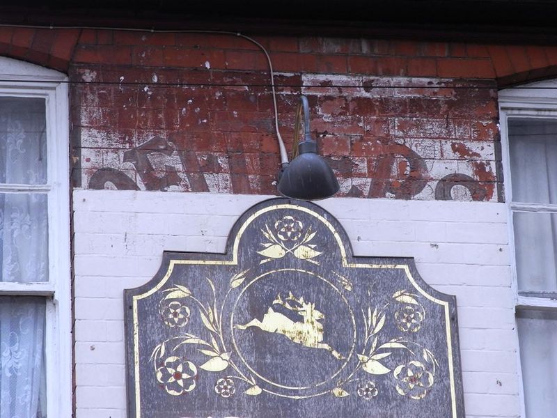 (Pub, Sign). Published on 16-04-2017