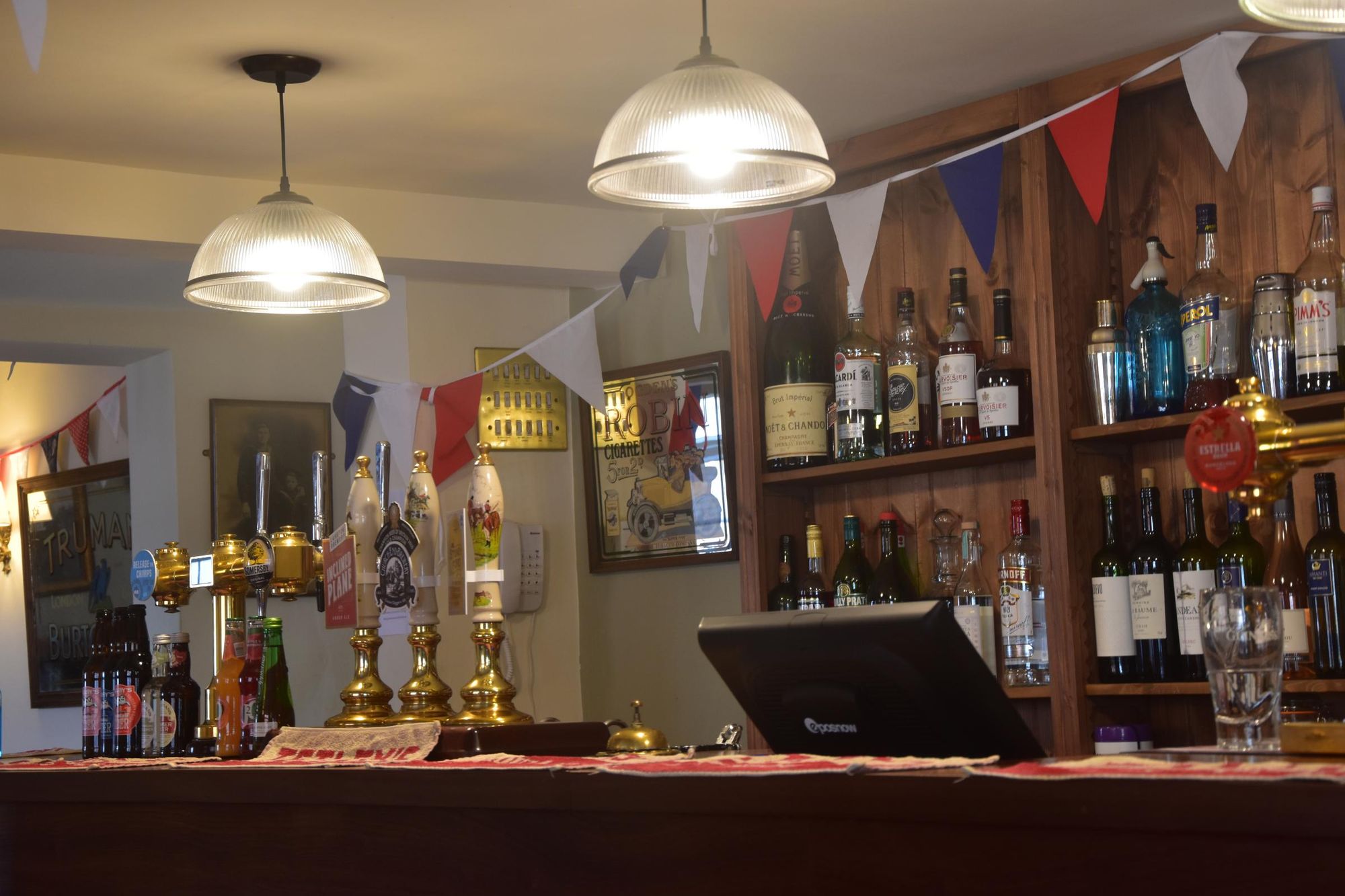 Kings Head, Smeeton Westerby. (Bar). Published on 21-08-2023