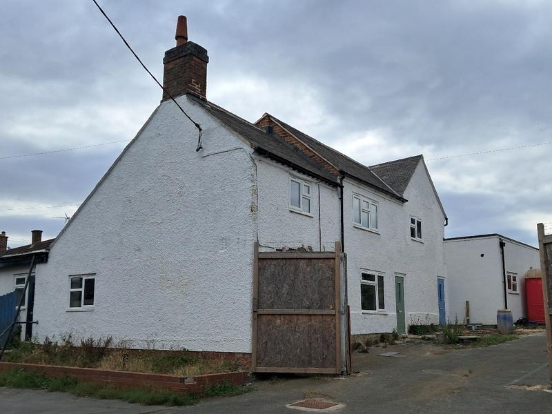 Under conversion to flats, August 2025. (Pub, External). Published on 22-08-2025 