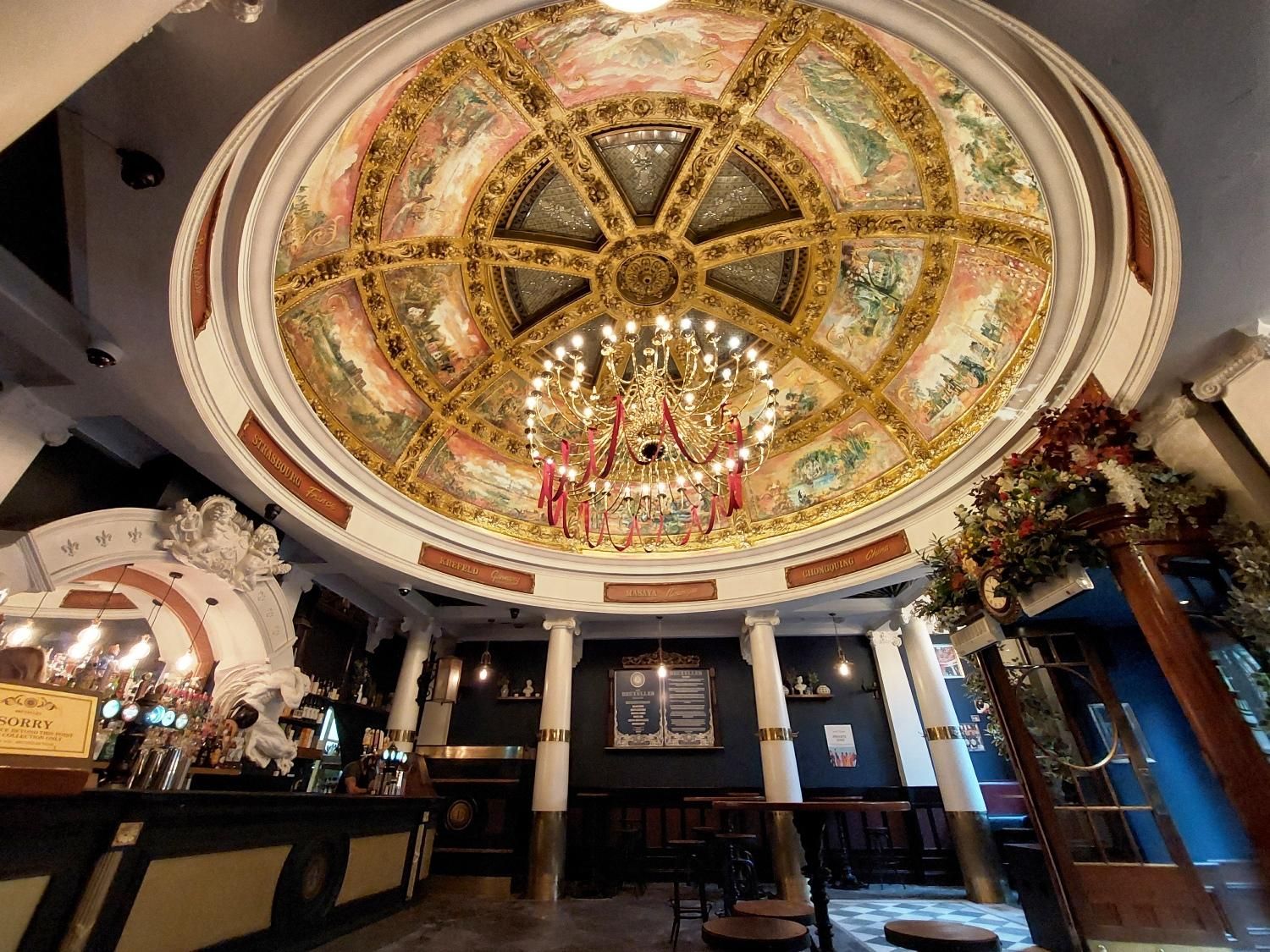 2025. (Pub, Bar). Published on 18-11-2025