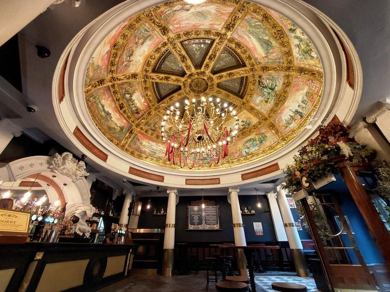 2025. (Pub, Bar). Published on 18-11-2025 