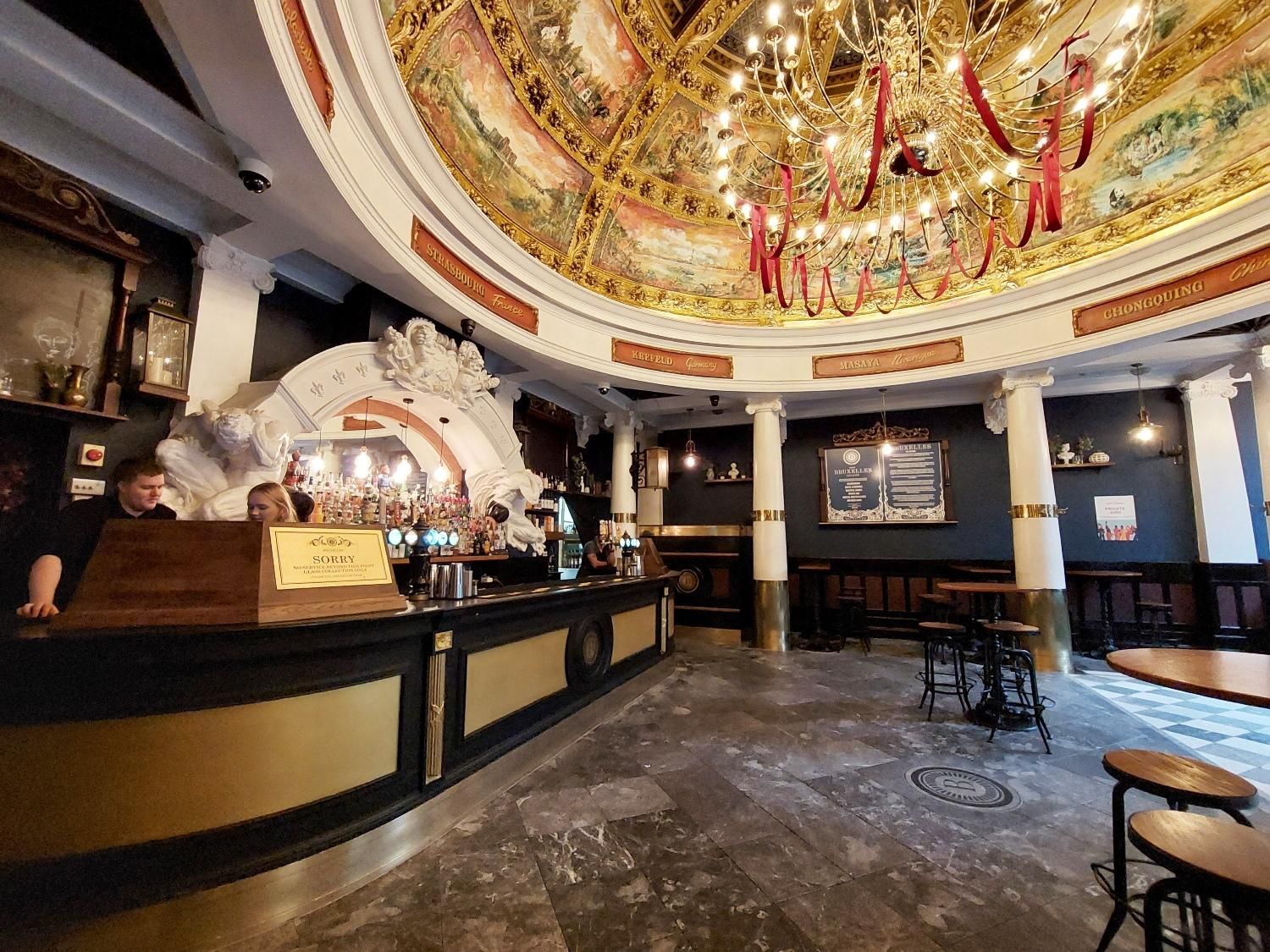 2025. (Pub, Bar). Published on 18-11-2025