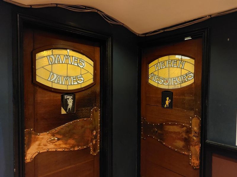 2025. (Pub, Bar). Published on 18-11-2025 