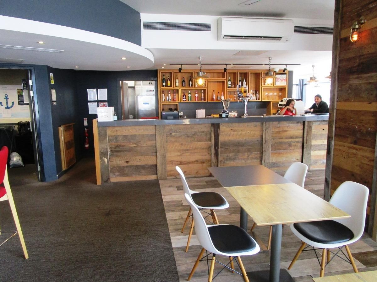 (Pub, Bar). Published on 15-09-2022