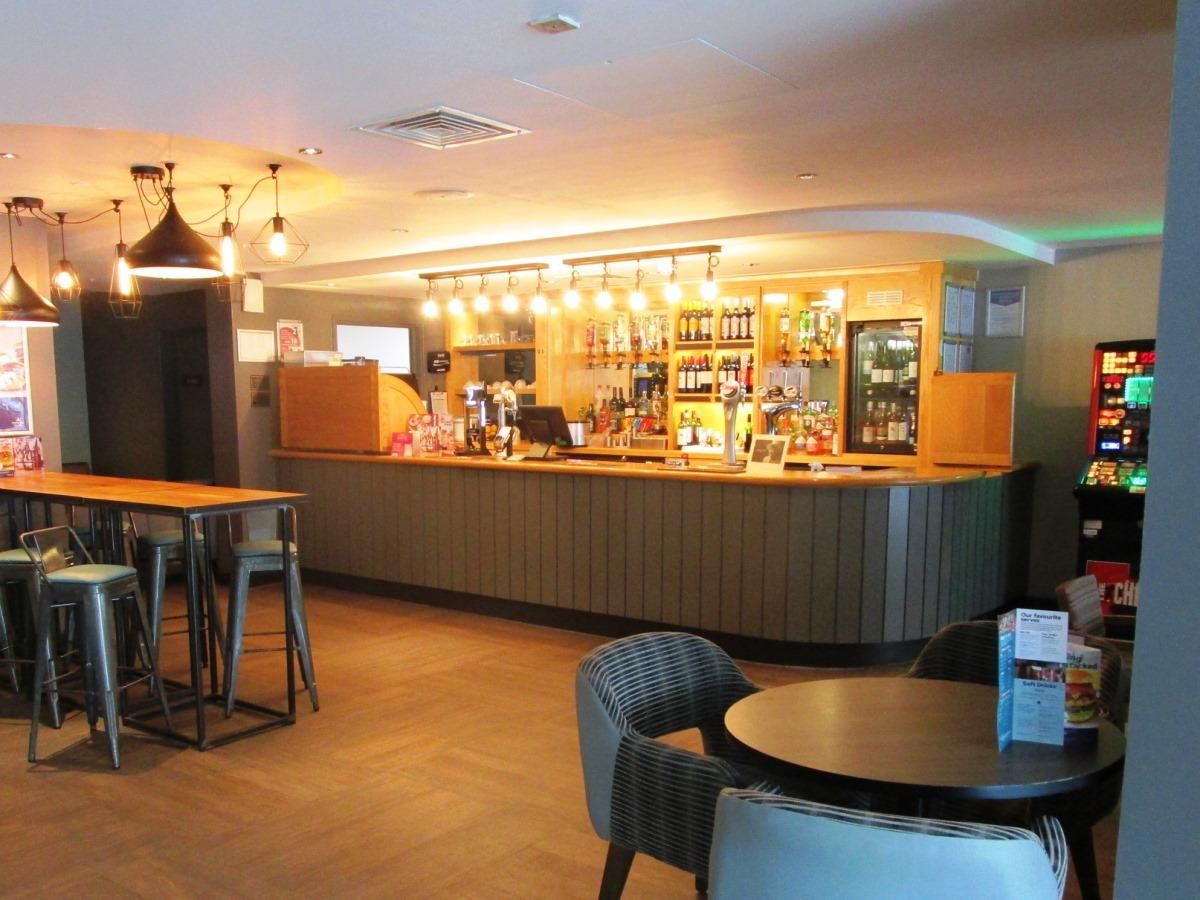 (Pub, Bar). Published on 15-09-2022