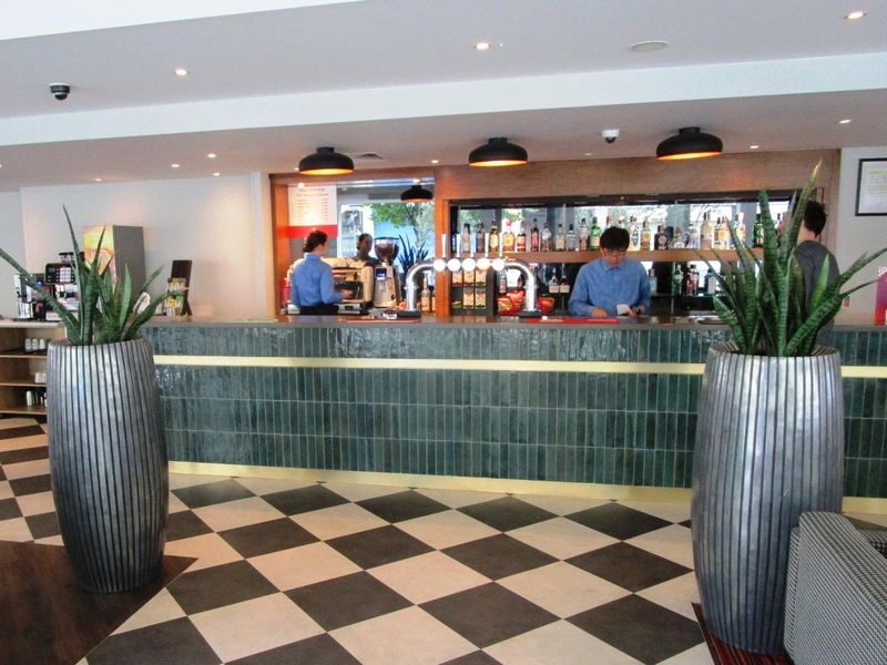 (Pub, Bar). Published on 15-09-2022