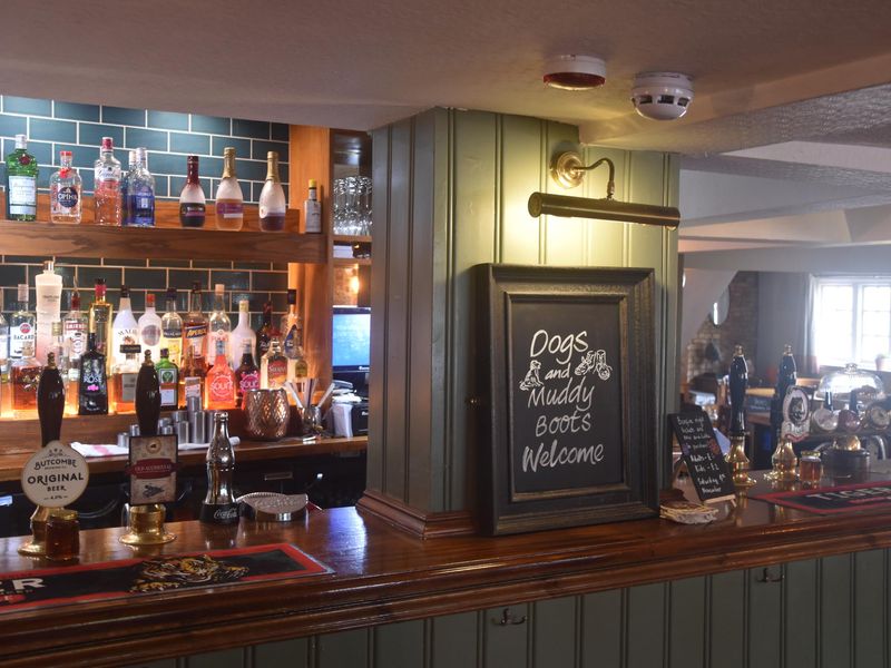 Old Black Horse, Houghton on the Hill. (Bar). Published on 08-10-2023