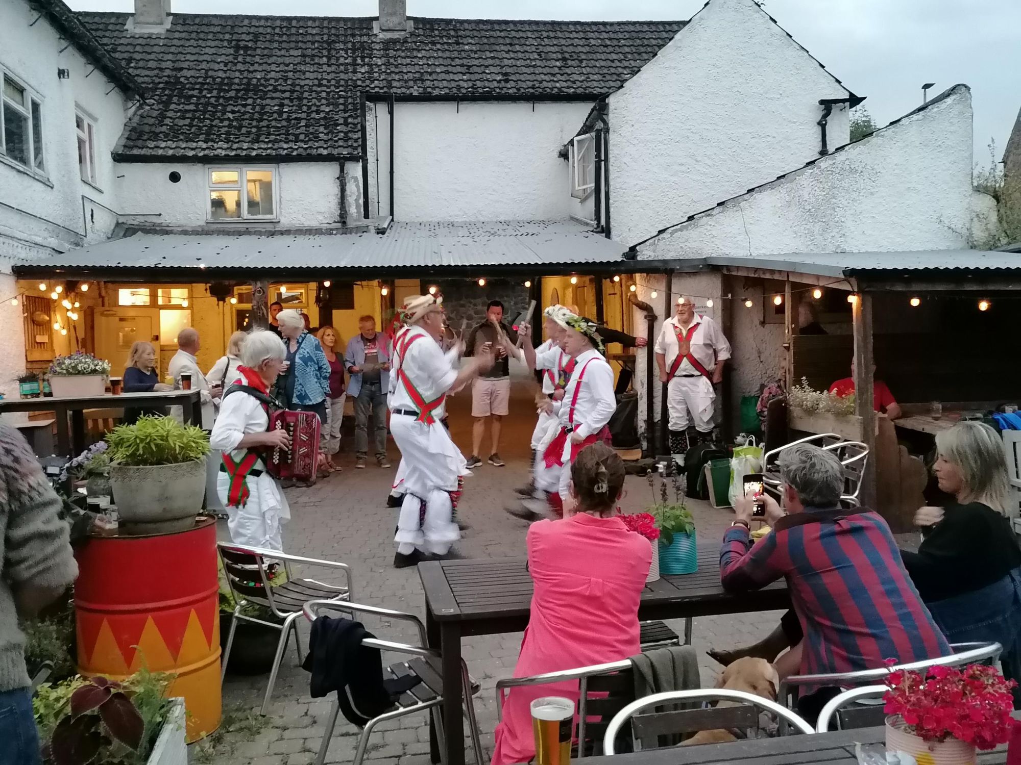 Swan Inn, Mountsorrel. (Pub, External, Garden, Customers). Published on 29-07-2022