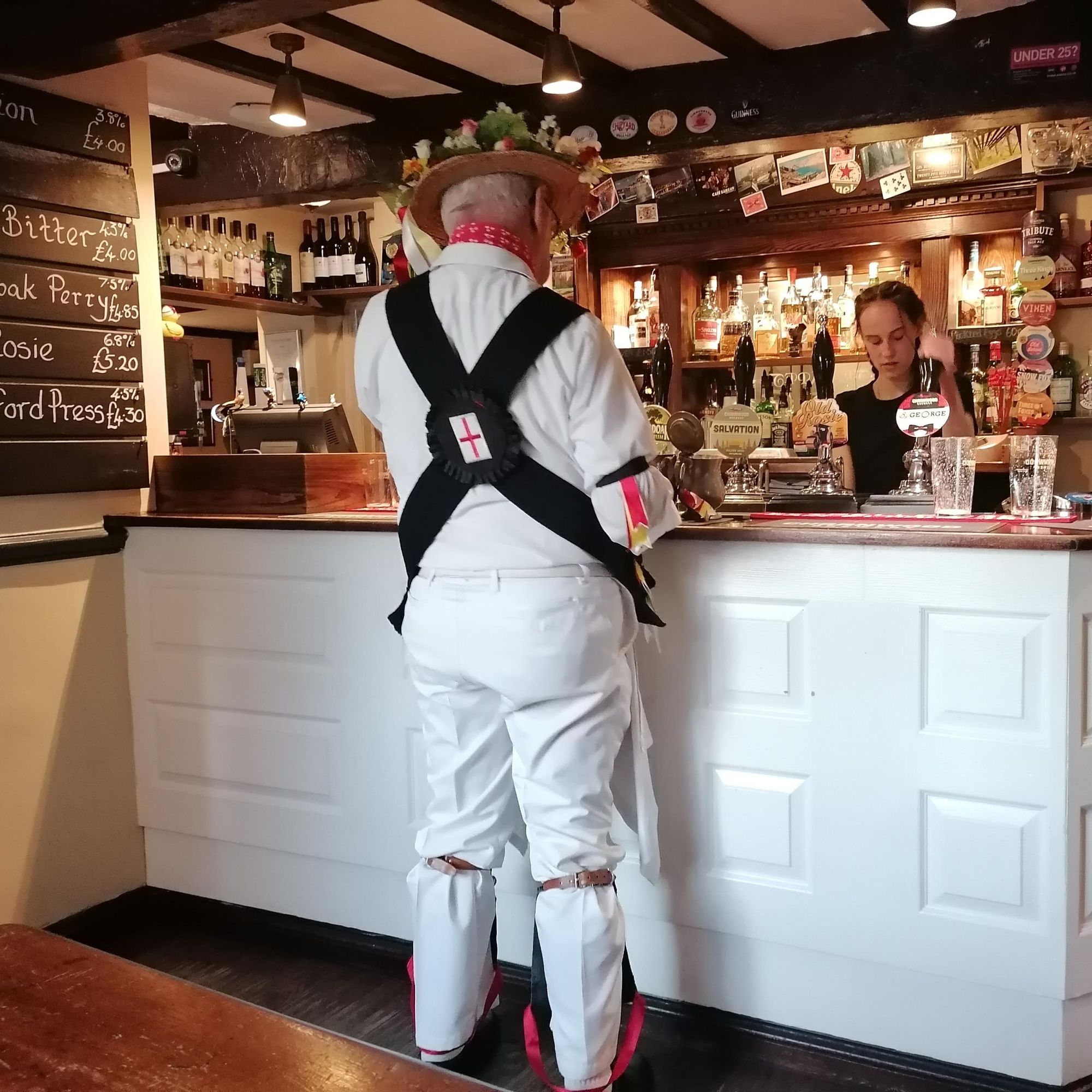 Horse and Trumpet_Sileby. (Pub, Bar, Customers). Published on 26-05-2023