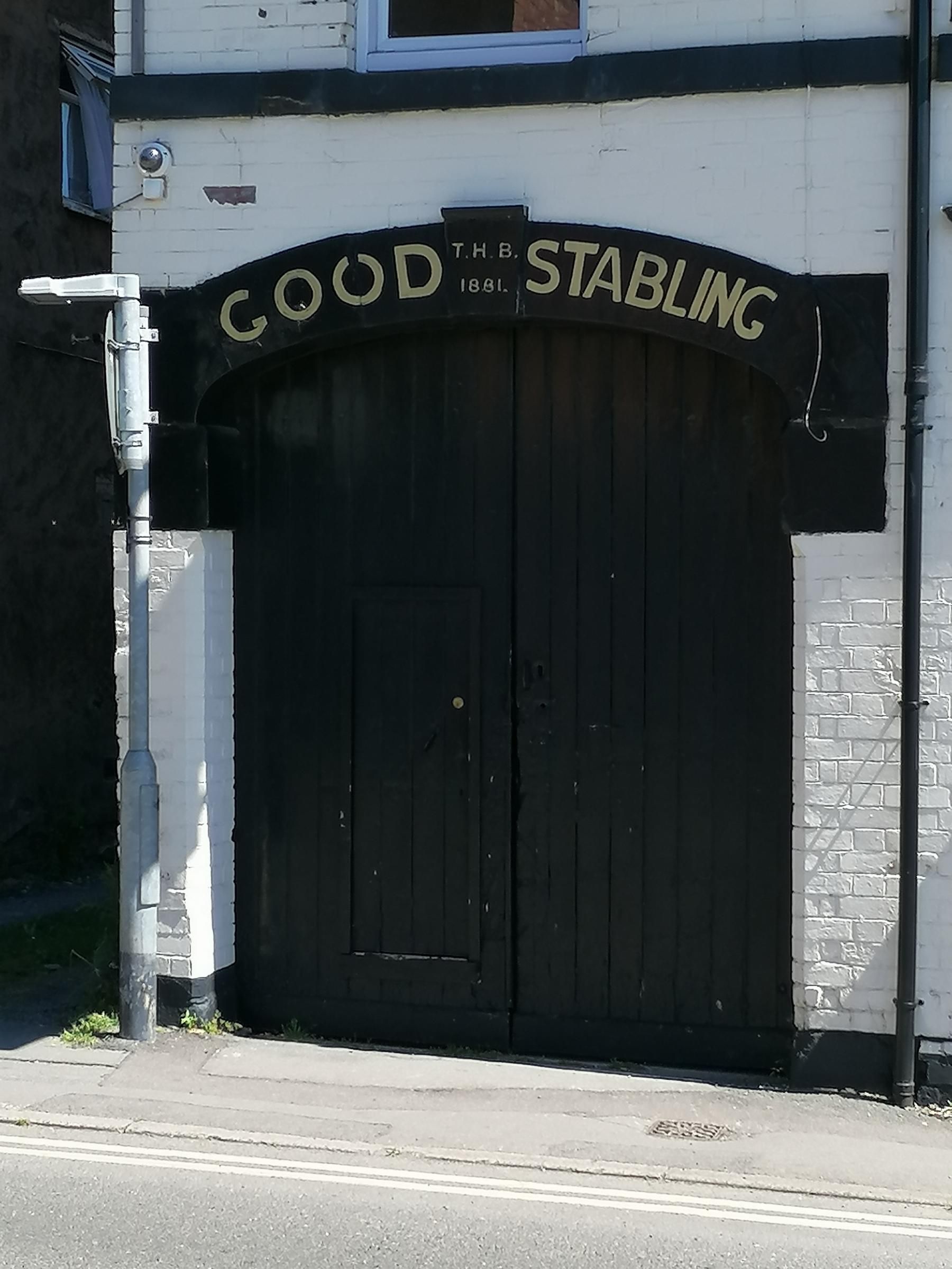 Old stable gateway. (Pub, External). Published on 24-08-2021