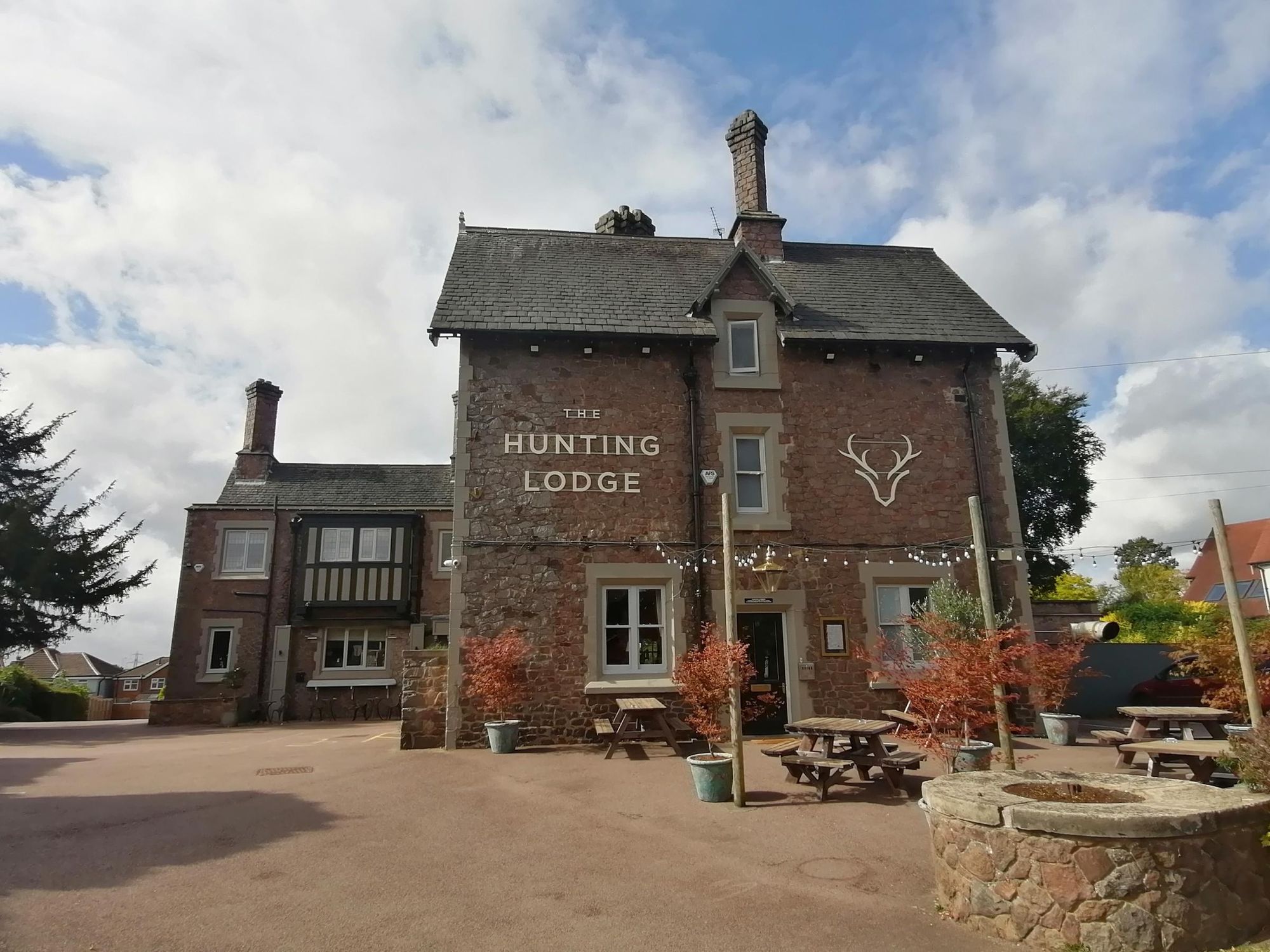 Hunting-Lodge_Barrow-upon-Soar. (Pub, External). Published on 02-09-2025