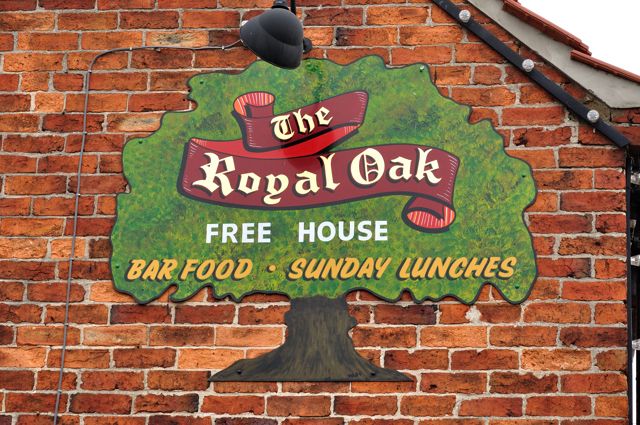 Pub sign Royal Oak at Aubourn. (Pub, Sign). Published on 01-01-1970