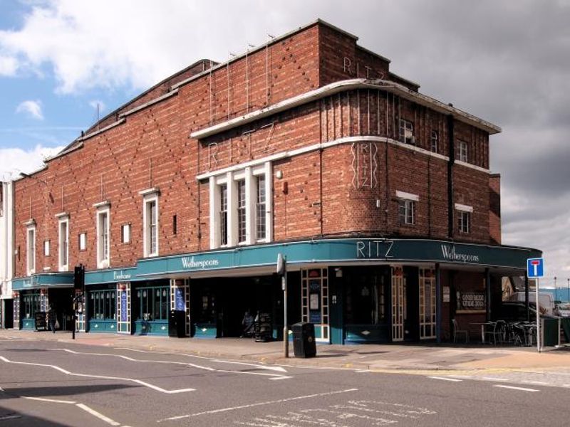 Ritz at Lincoln. (Pub, External). Published on 01-01-1970