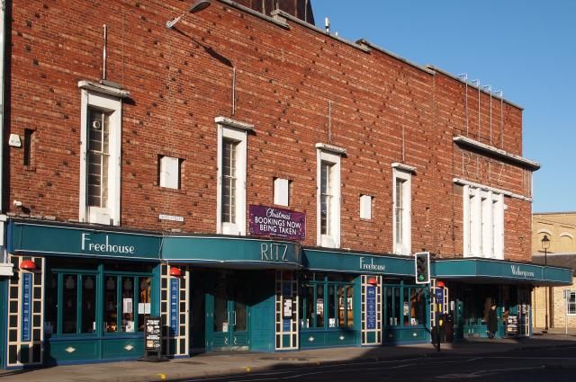 Ritz at Lincoln. (Pub, External, Key). Published on 01-01-1970