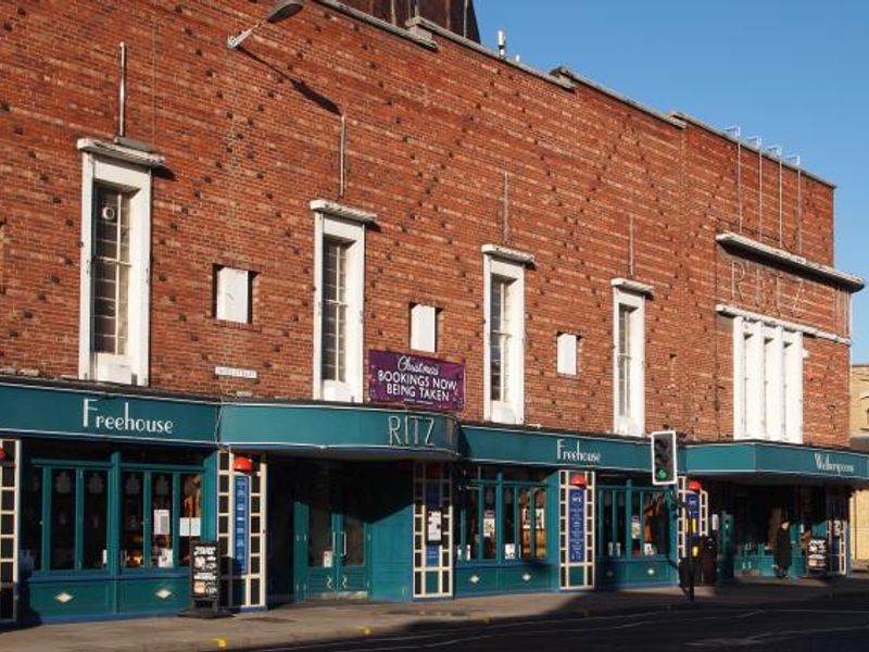 Ritz at Lincoln. (Pub, External, Key). Published on 01-01-1970