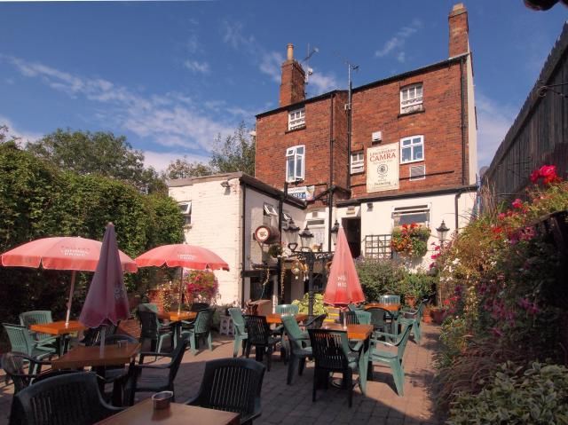 Strugglers at Lincoln. (Pub, Garden). Published on 09-12-2013