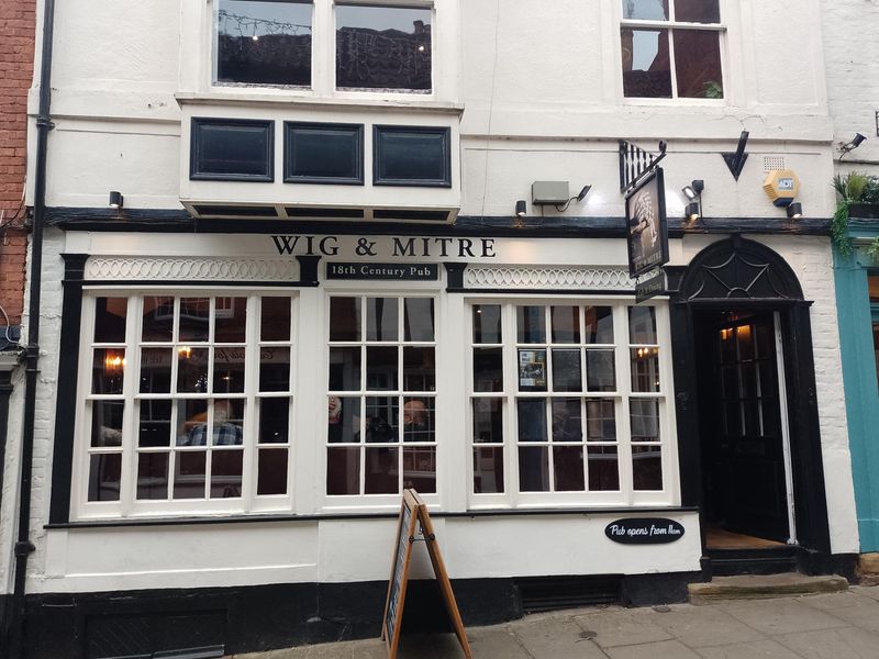 Wig & Mitre Lincoln. (Pub, External). Published on 01-01-1970 