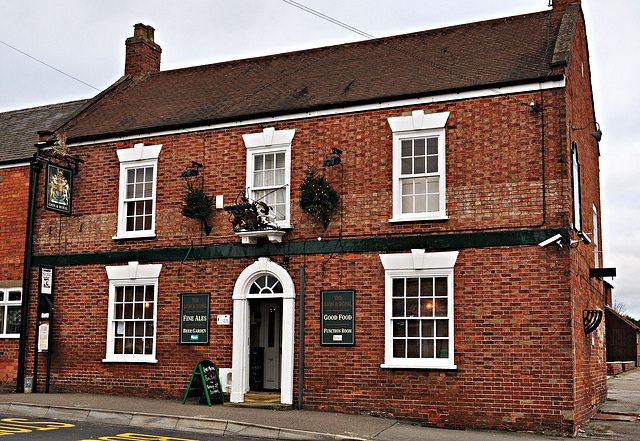 Lion & Royal at Navenby. (Pub, External, Key). Published on 01-01-2012