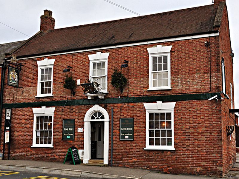 Lion & Royal at Navenby. (Pub, External, Key). Published on 01-01-2012