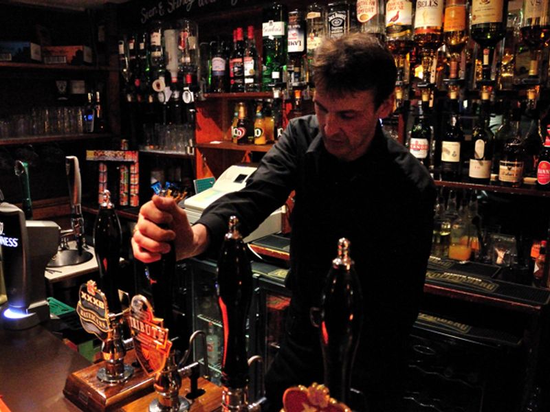 Bar at White Hart. (Pub, Bar, Publican). Published on 01-01-1970