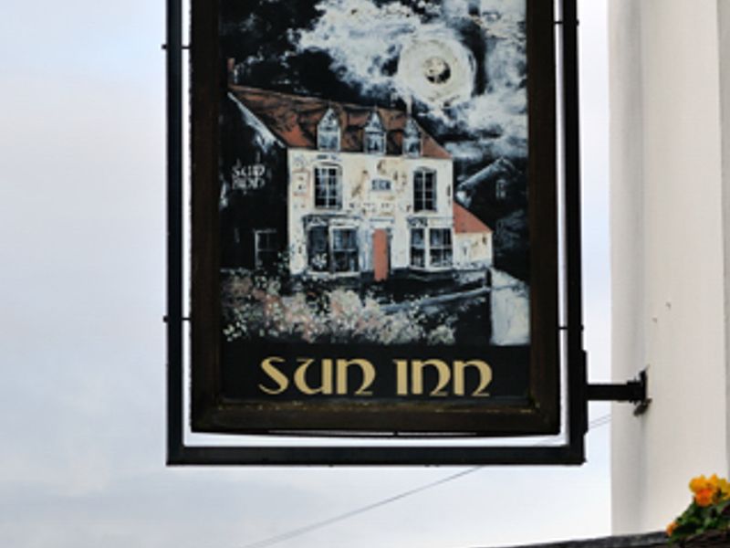 Pub sign Sun Inn. (Pub, Sign). Published on 01-01-1970