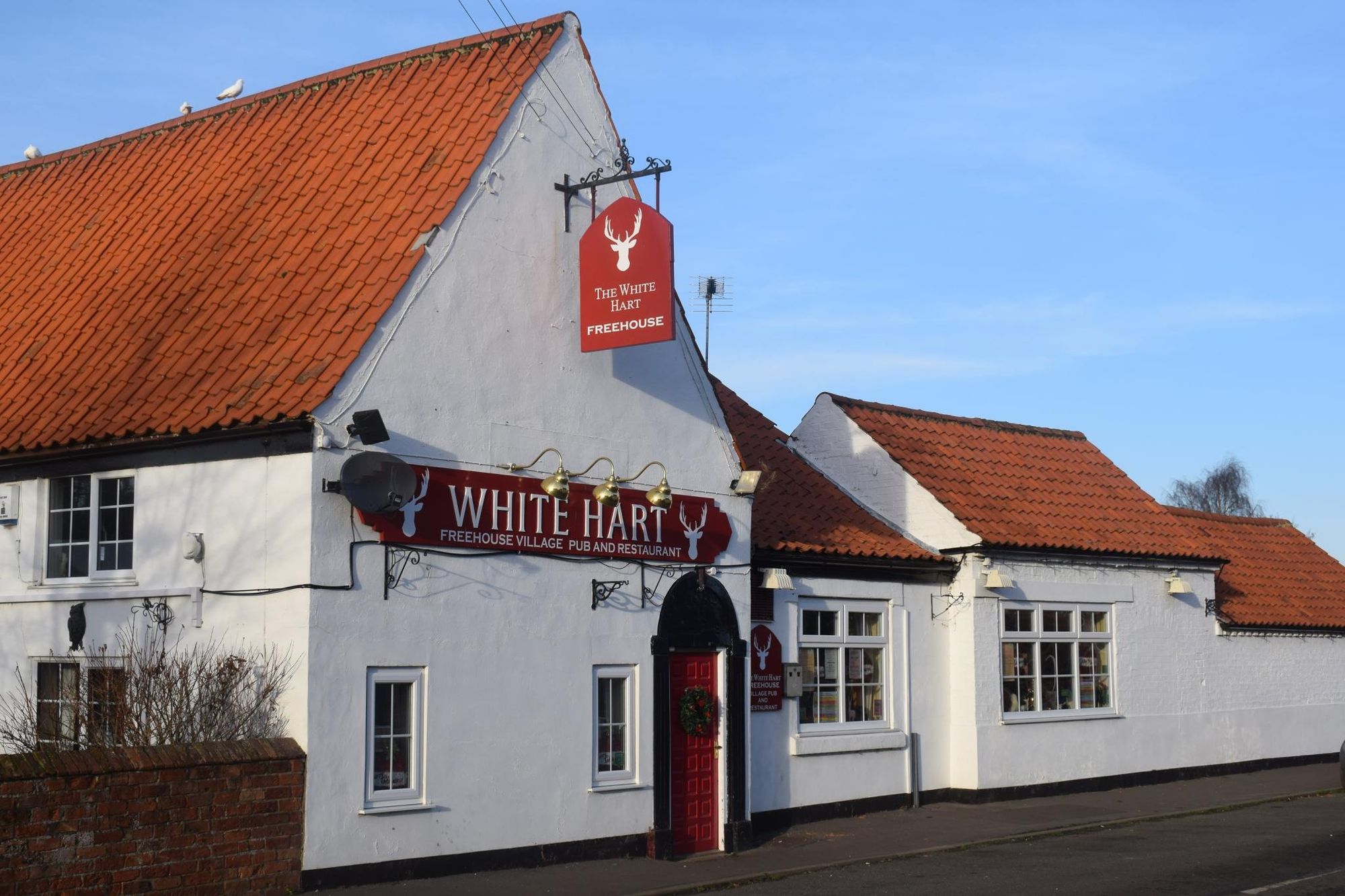 White Hart at North Scarle. (Pub, External, Key). Published on 01-01-1970