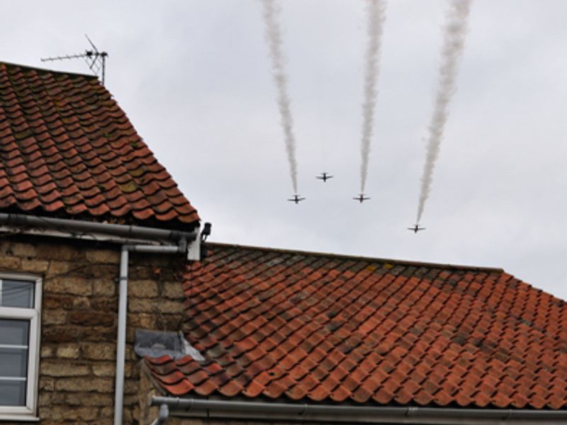 Red Arrows overhead. (Pub, External). Published on 01-01-1970